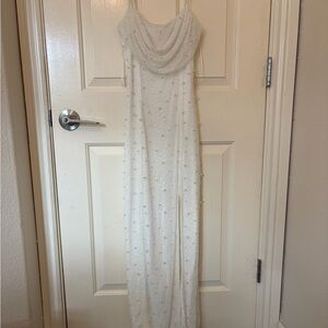 WINDSOR Elegant White Beaded Dress with Pearls
Worn once for prom! SO cute